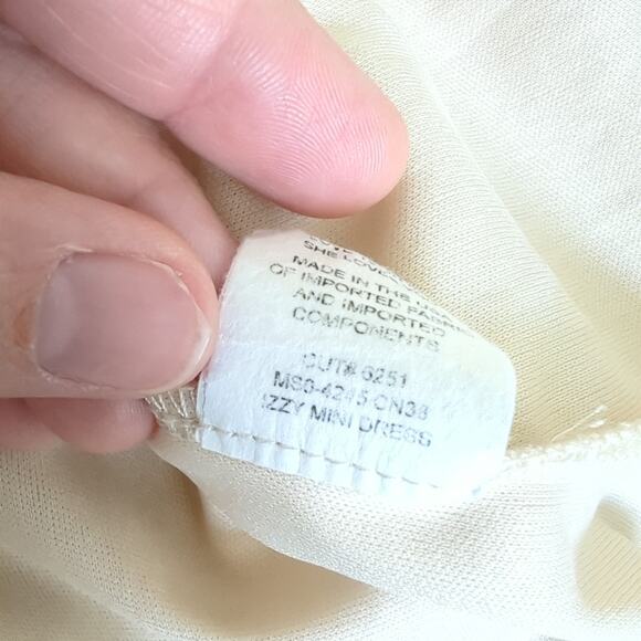 Show Me Your Mumu Women Vacay Off Shoulder Cotton Izzy Mini Smocked Dress Medium - Picture 5 of 9